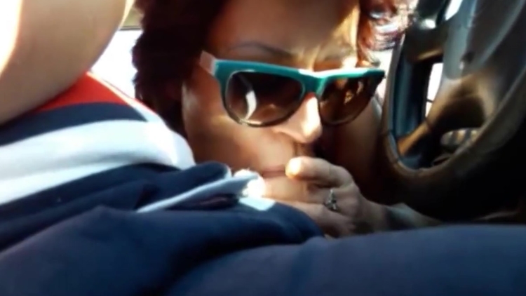 Madura no queria mamarmela, y por fin me la chupo_main_thumbnail