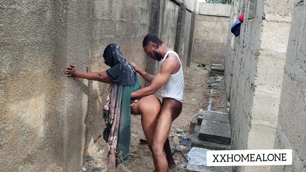 Lagos Big-titted Slut Gets Fucked In Public - Xxhomealone_main_thumbnail