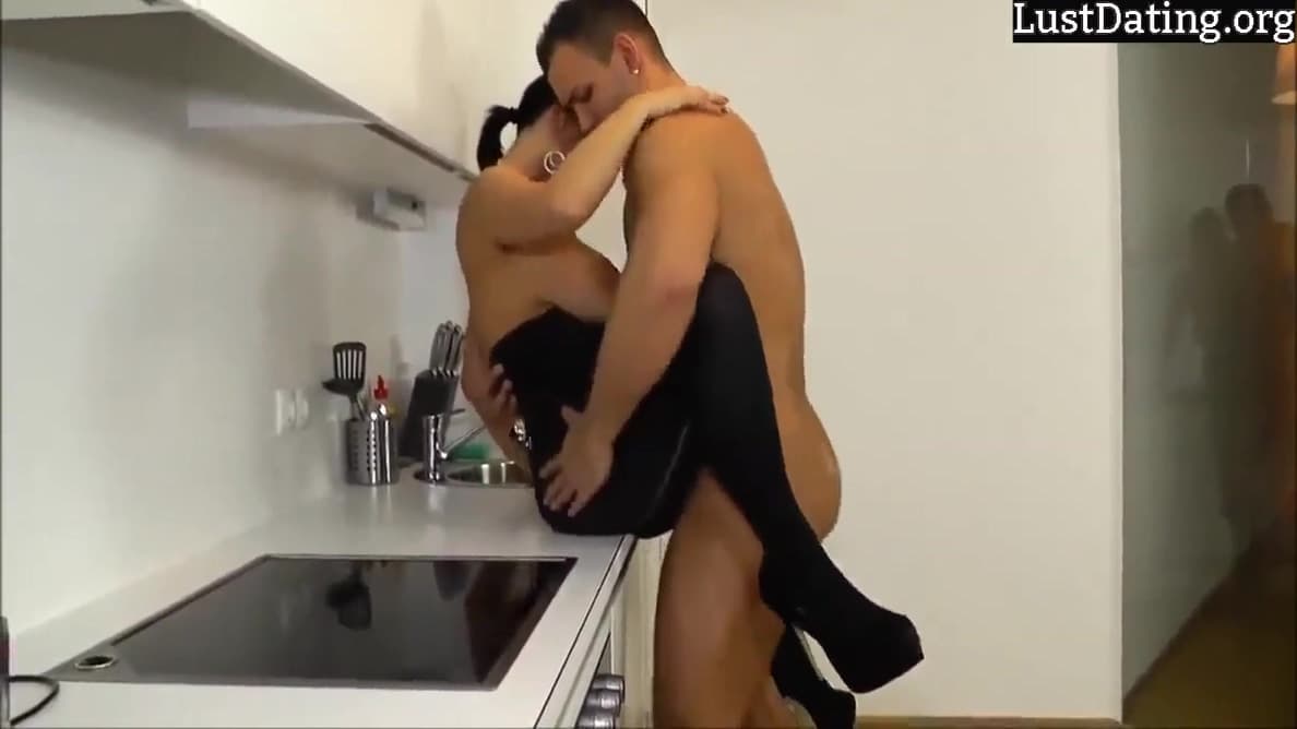 Hot Amateur German Homemade Sex_main_thumbnail