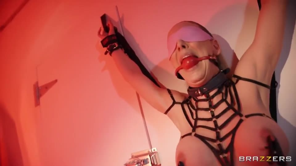 Hung Dude Fucks Perverted Milfs Cherie Deville And M - Teaser Video_main_thumbnail