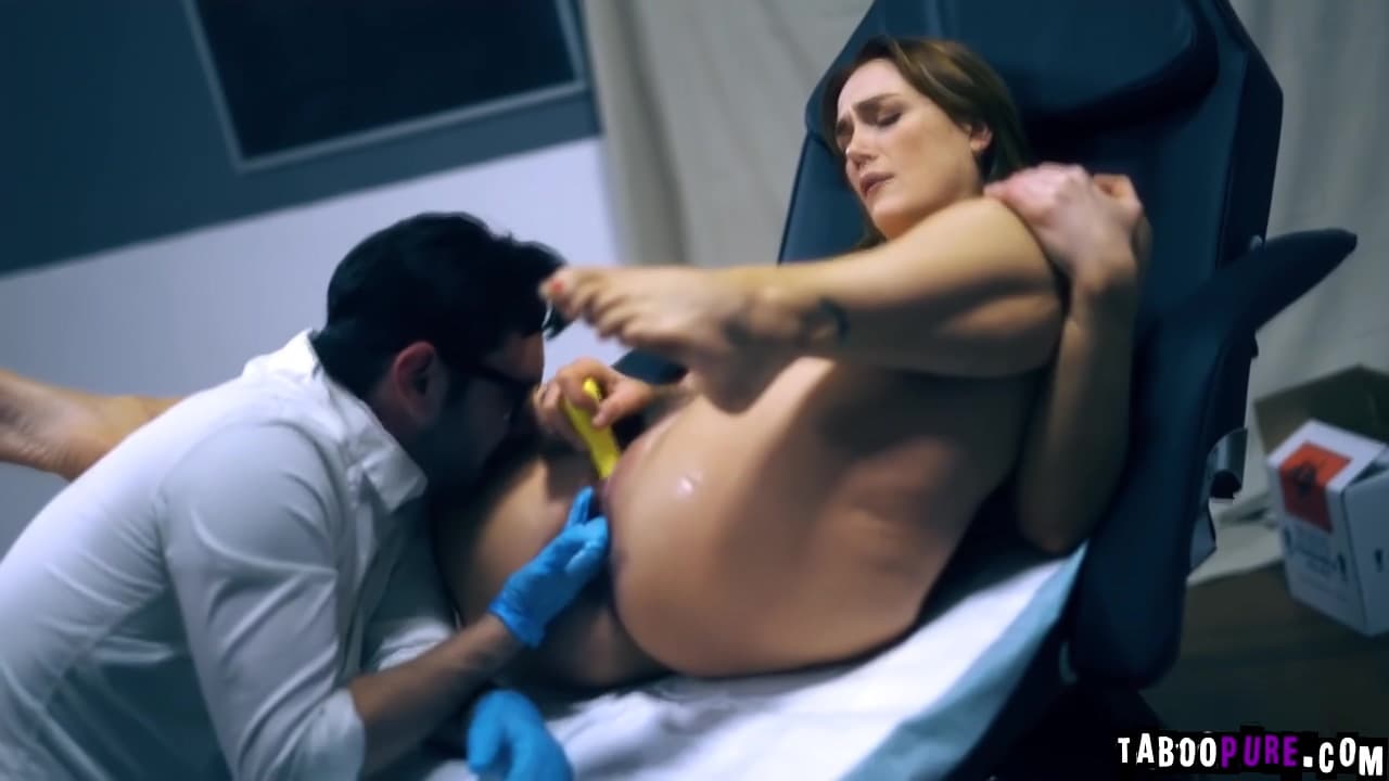 Doctor Fingering Siri Dahls Sweet Muffin And Makes Her_main_thumbnail