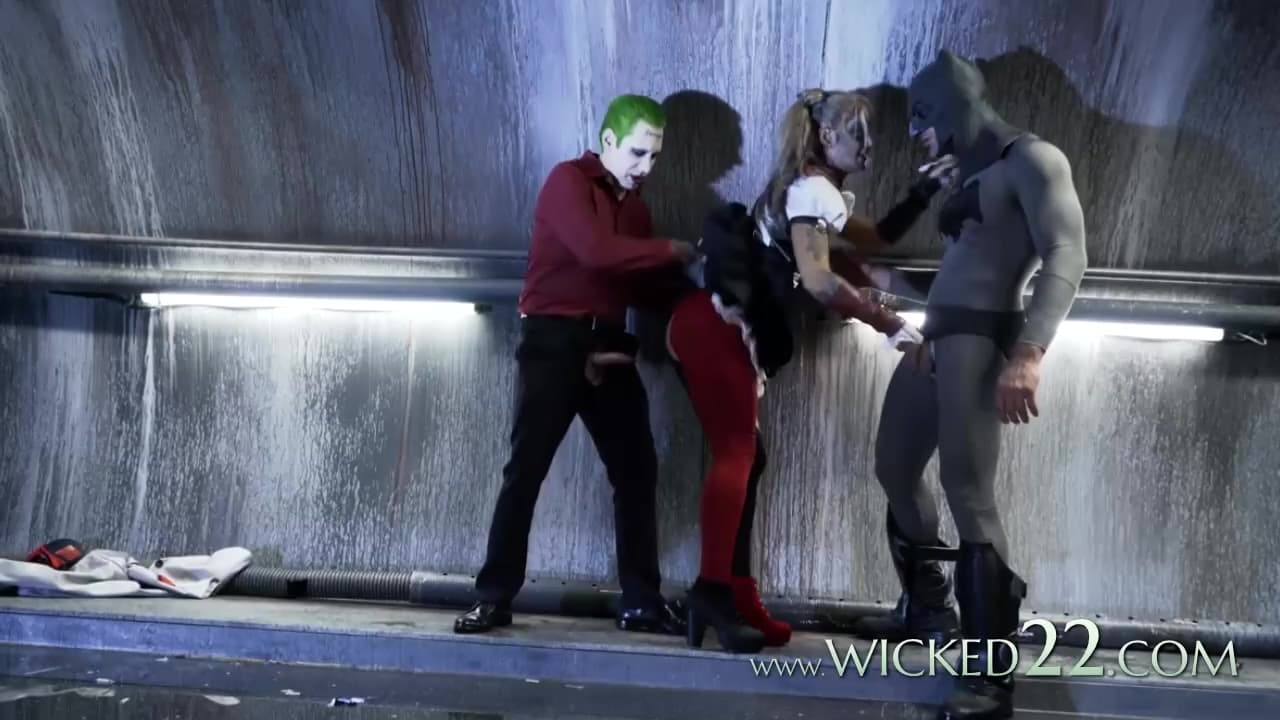 Anal Gangbang In Suicide Squad Parody With Famous Busty_main_thumbnail