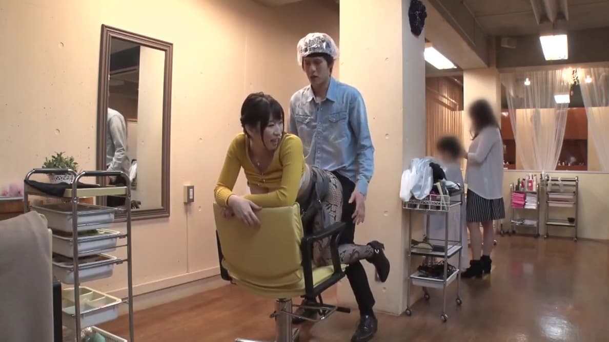 Japanese Mature Milf With Huge Natural Tits And Big Butts Got Her Wet Pussy Fucked So Hard And Got Orgasm_main_thumbnail