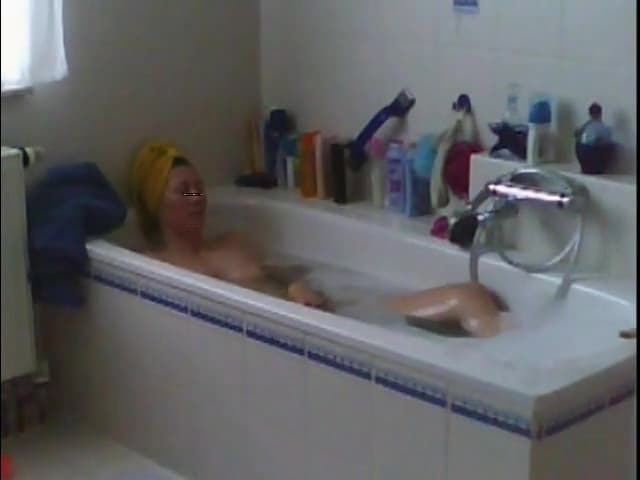 Spied Shaving Her Pussy In Bath_main_thumbnail