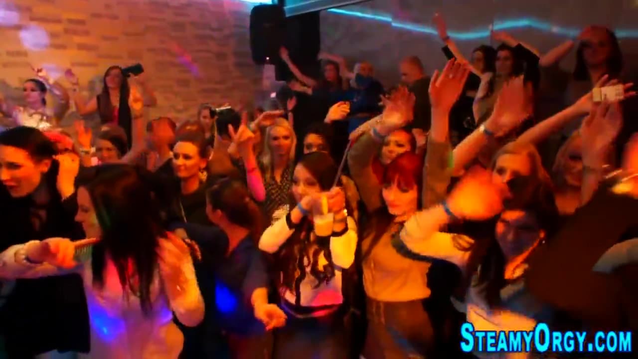 Cfnm Busty Teeny Sucking_main_thumbnail