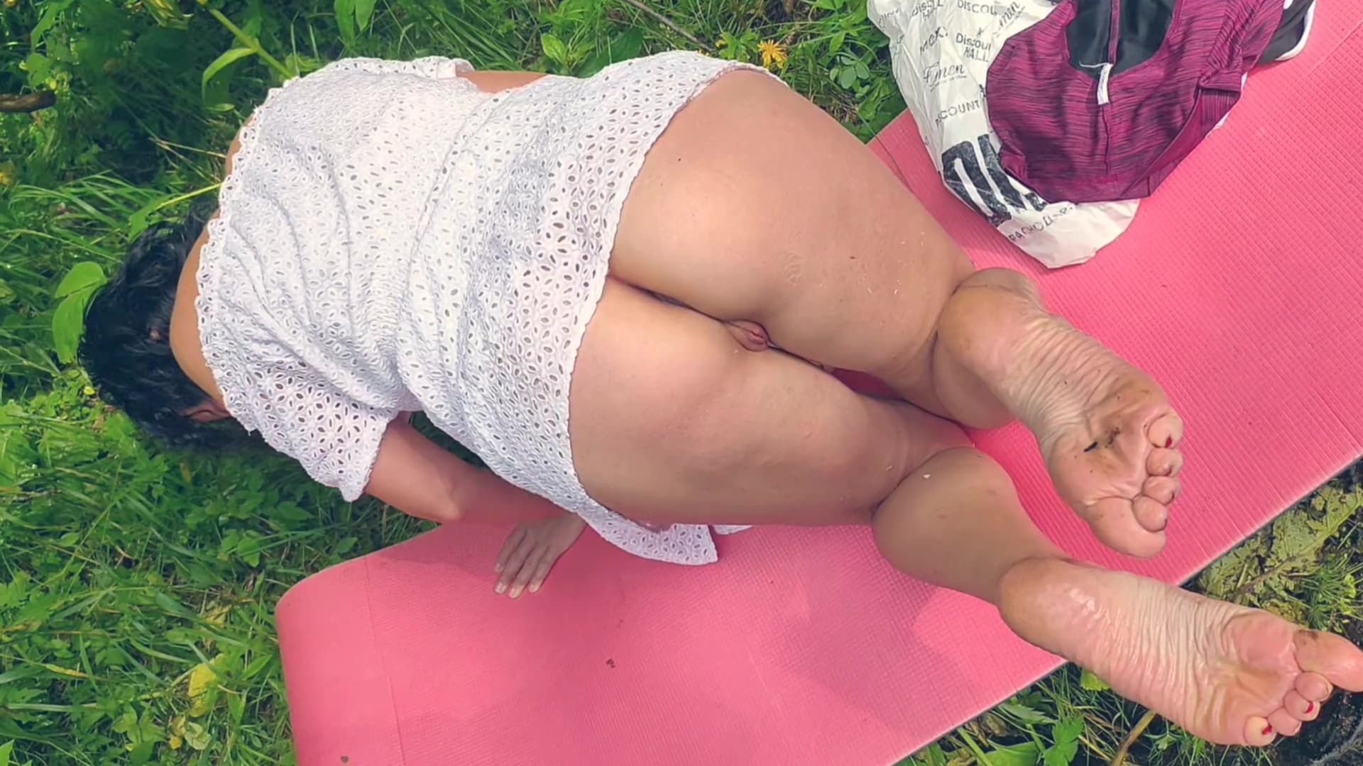 Housewife In Bodysuit Tells Her Dirty Story_main_thumbnail