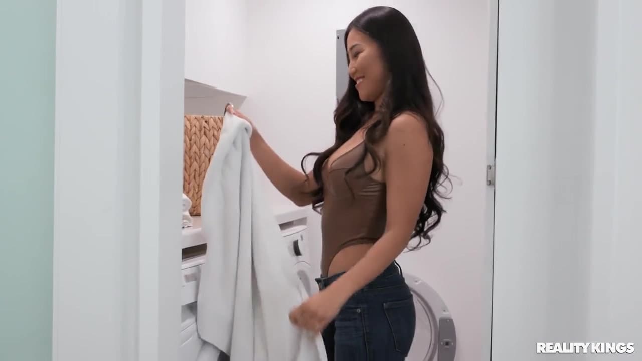 Lulu Chu & Jennie Rose In Cum Back, My Massage Isnt Over_main_thumbnail