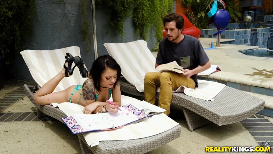 Isis Love And Holly Hendrix Are Having Ffm Threesome_main_thumbnail