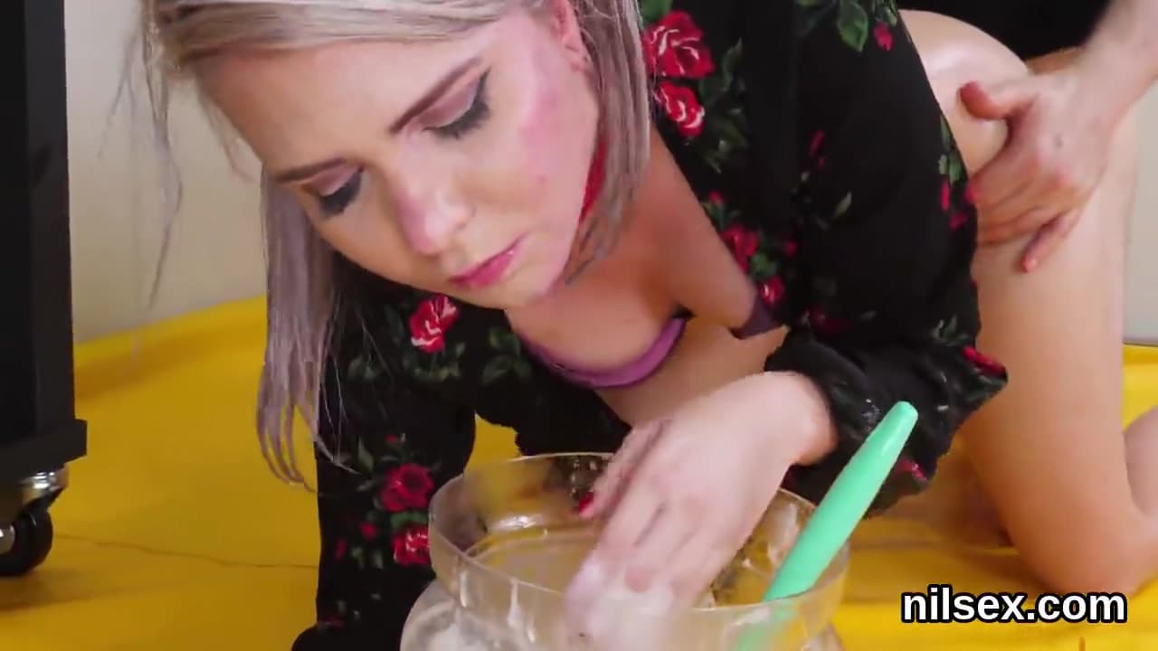 Silly Idol Comes For Bizarre Anal Hole Treatment_main_thumbnail