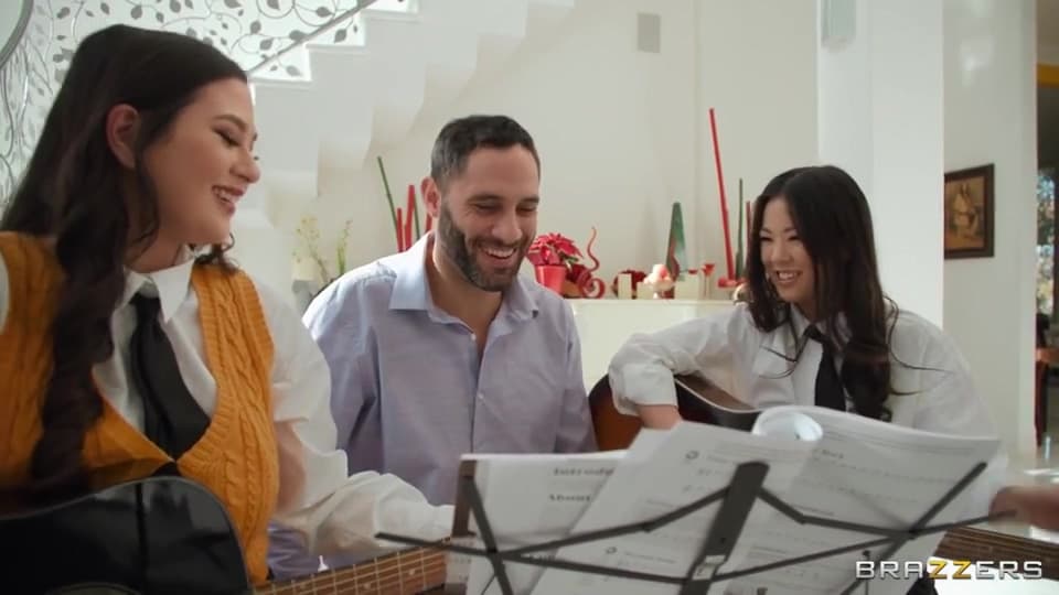 Crazy Threesome Ffm With Lulu And Jasmine_main_thumbnail