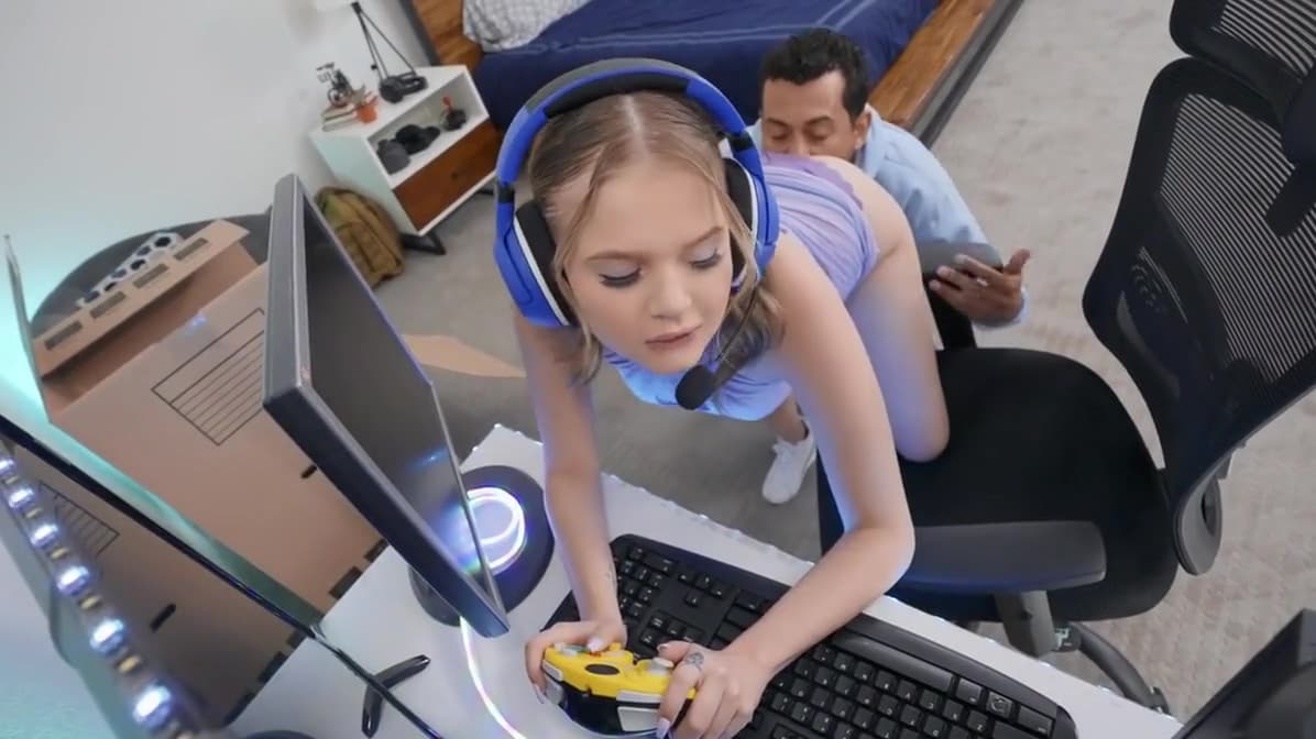 Milf With Big Ass Helped Young Chick Get High_main_thumbnail