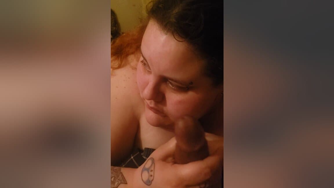 She Sure Does Know How To Suck It Good_main_thumbnail