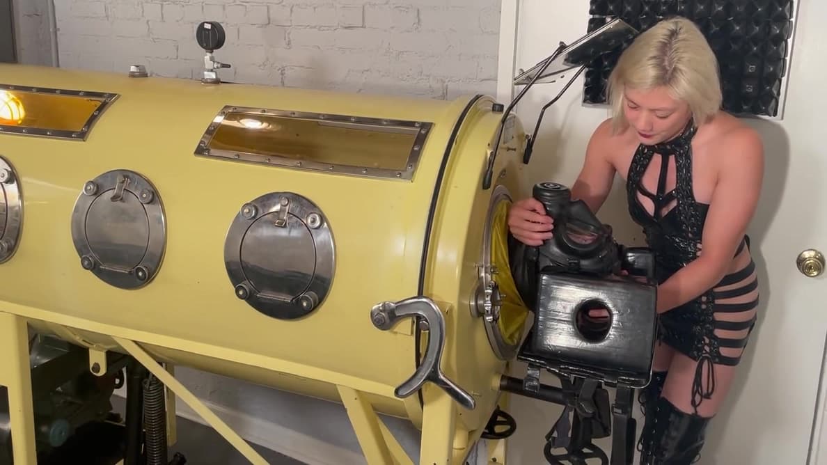 Latex Gimp In The Iron Lung_main_thumbnail