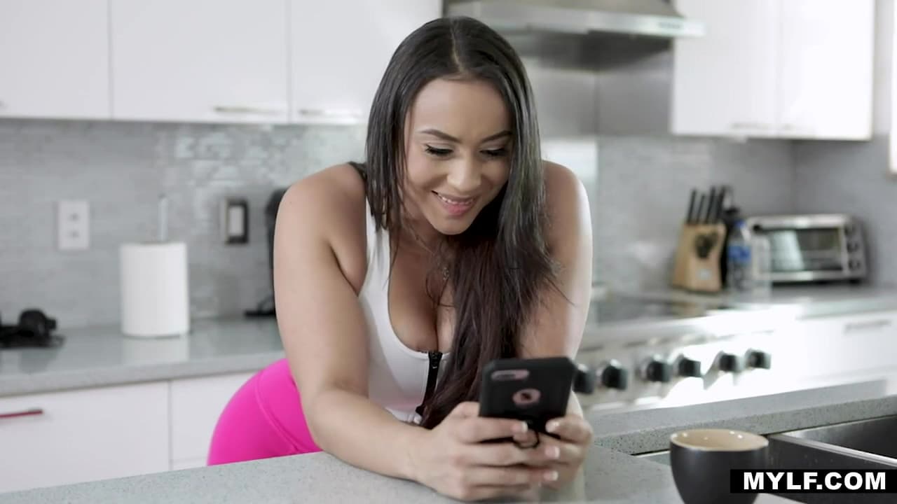 Latin Goddess Carmela Clutch Gets Her Big Ass Fucked_main_thumbnail