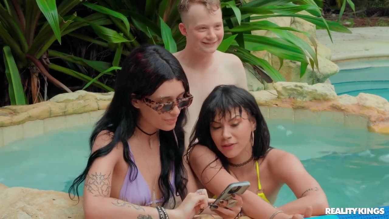 Ari Alectra In Summertime Shenanigans_main_thumbnail