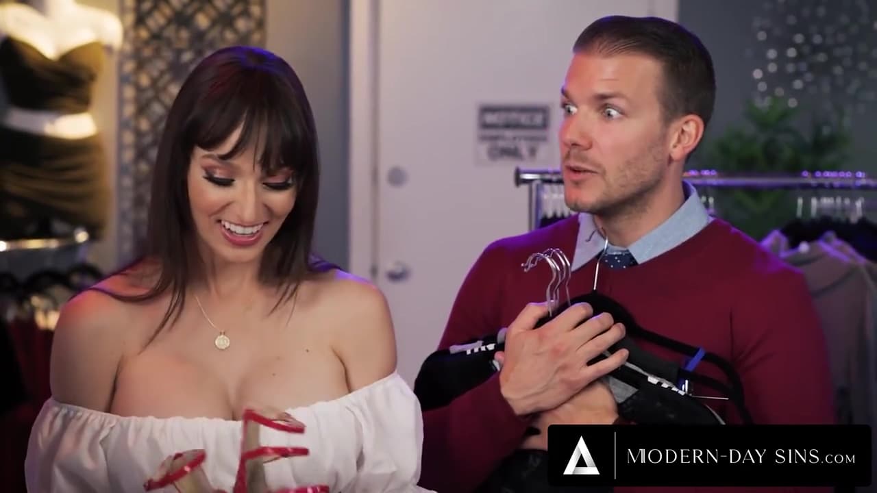 Bella Rolland Seduces Man Into Public Sex While Gf Lexi Luna Is In Changing Room!_main_thumbnail