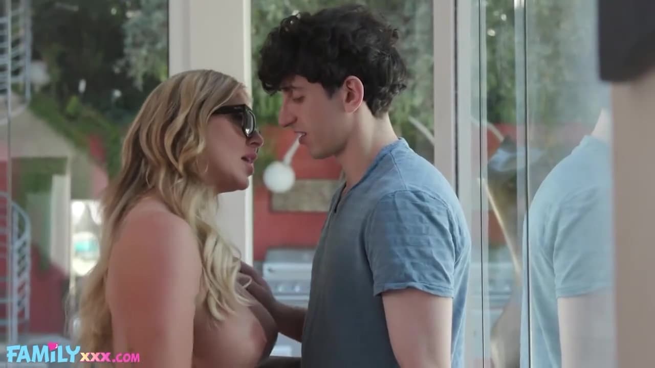 Sensuous Lolly Dames - Oral Sex_main_thumbnail