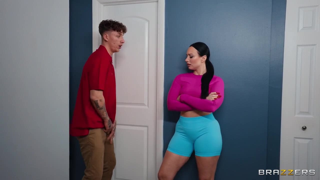 She Likes A Big Load - Lucy Foxx & Money Birdette_main_thumbnail