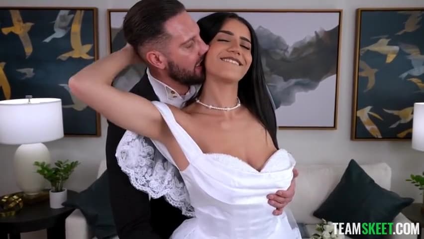 Roxie Sinner Is Desperate To Get Pounded_main_thumbnail