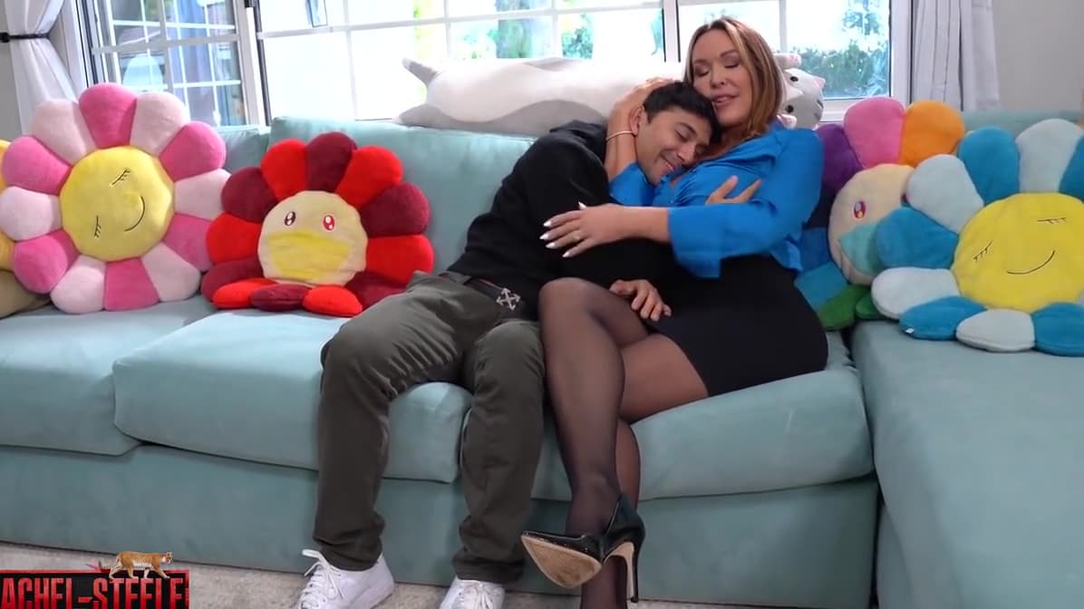 Mature Woman Became The Organizer Of Group Sex_main_thumbnail