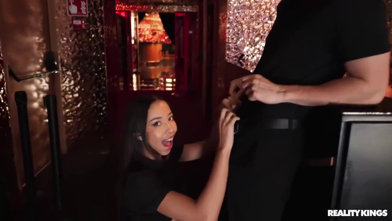 Rocking Lia Lin - Side Fuck Clip_main_thumbnail