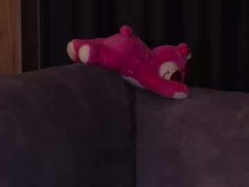 say "hey" to Amanda (get ready for Valentine's Day) live cam