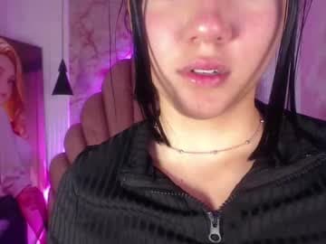 Emily Brooks 🎀 live cam