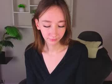 Michelle GMT+2 Mon-Fri 3-9AM live cam