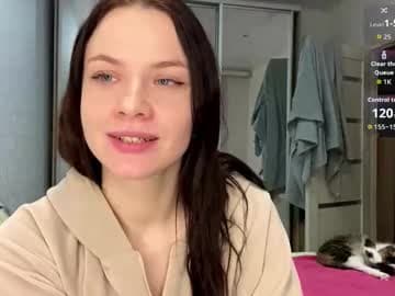 Hello world! im Eva :D glad to see u here all!: D live cam