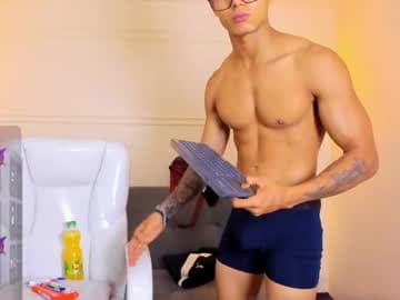 Ryan  (You help me reach 150 thumbs up) live cam