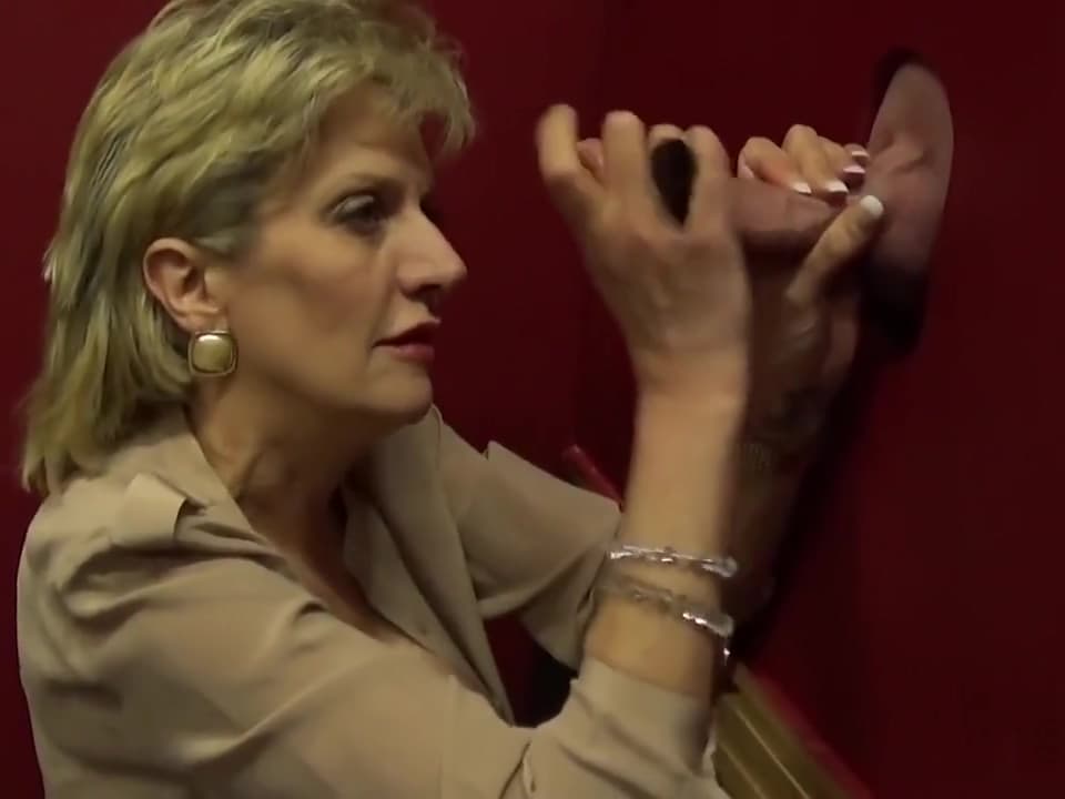 Cheating british mature gill ellis shows her big titties_main_thumbnail