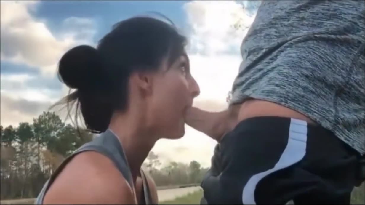 Brunette qui aime sucer en exterieur_main_thumbnail