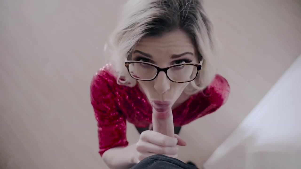 Cory Chase gives her stepson an early Christmas present_main_thumbnail