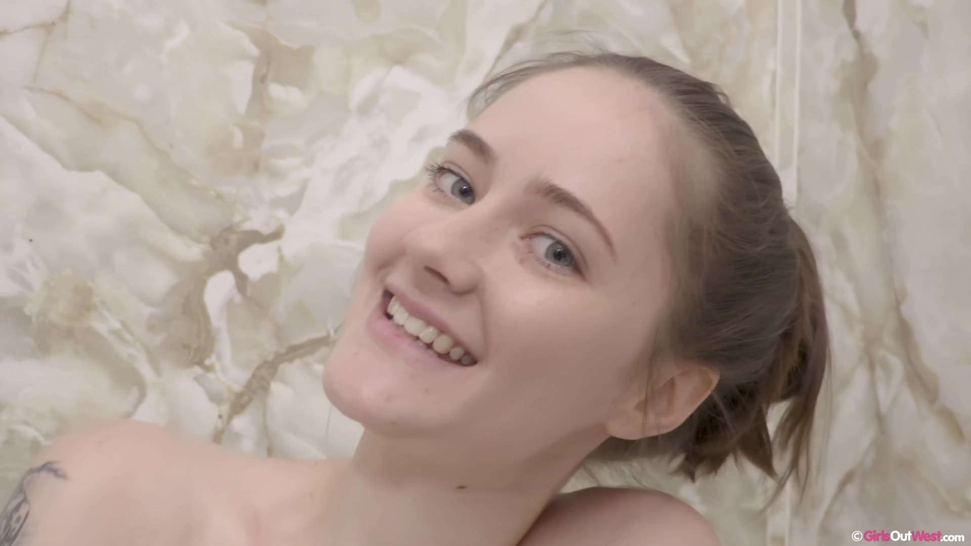 Pretty Eva May playing in the shower_main_thumbnail