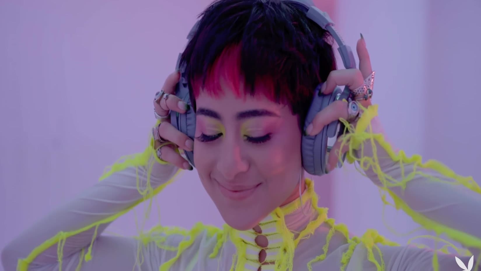 Mia Valentine In Neon Love_main_thumbnail