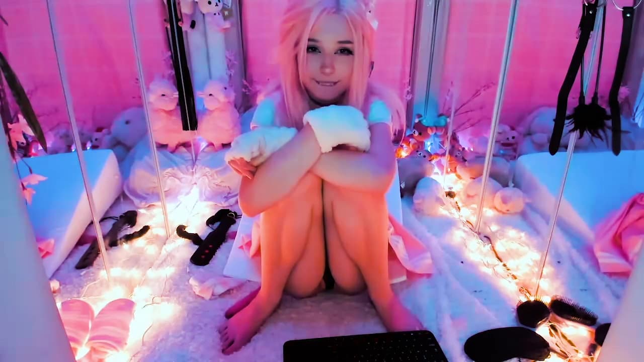 This Cosplayer Girl Doing It Well_main_thumbnail