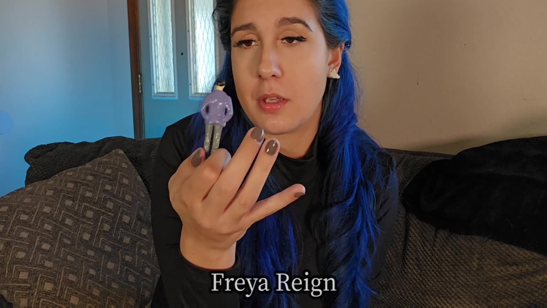 Ravenous Girlfriend Eats All The Halloween Candy Before Shrinking And Eating You_main_thumbnail