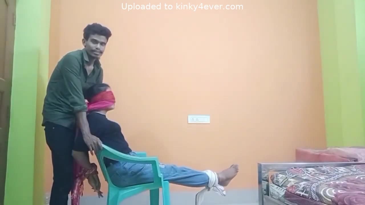 Husbad Ties Wife Escape Challenge_main_thumbnail