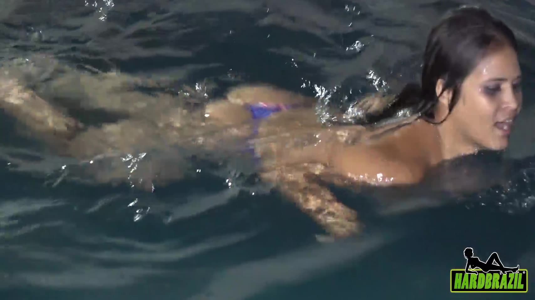 Jeniffer Matrix In Nadando Pelada Na Piscina 3 Min_main_thumbnail