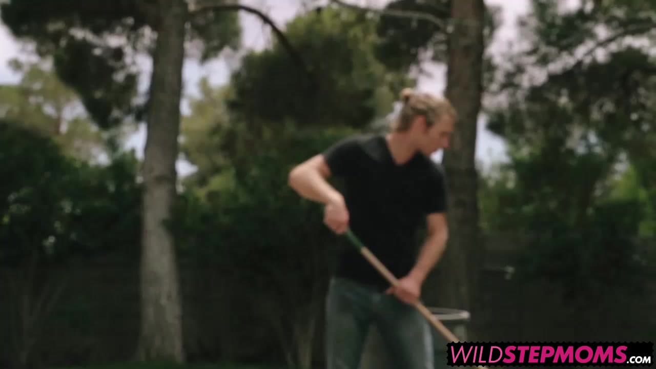 Monique Alexander teaches him how to fuck her stepdaughter_main_thumbnail