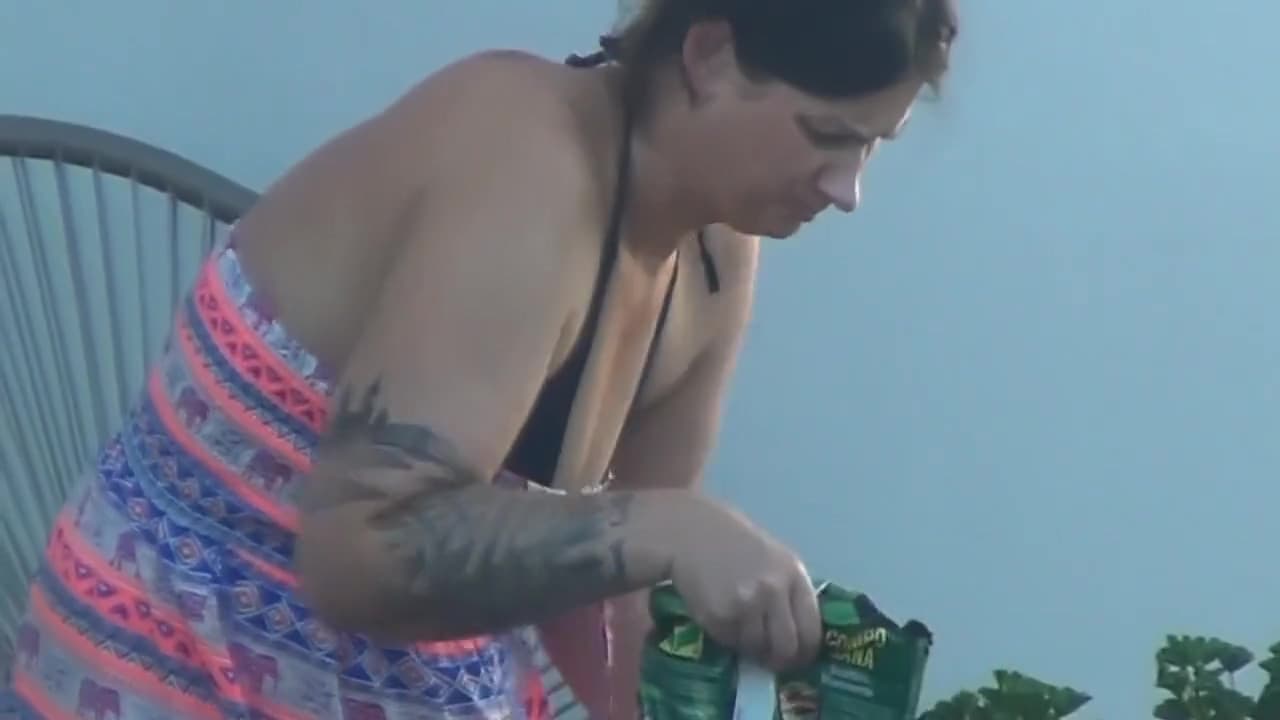 Spy BBW milf work at balcony and take off her clothes_main_thumbnail