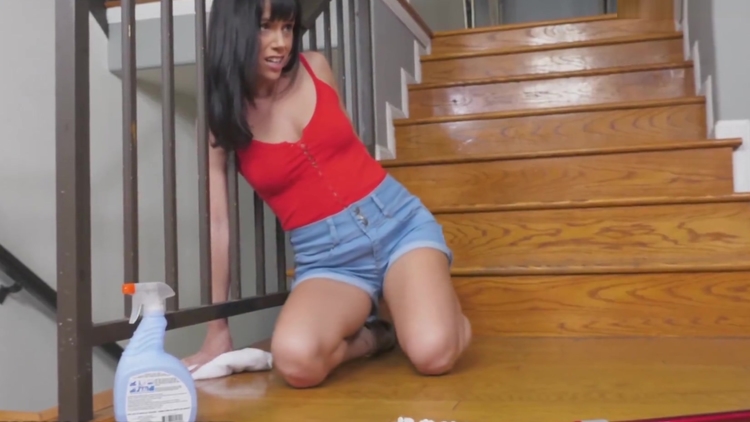 MommyBlowsBest - taking Advantage while StepMom's Stuck_main_thumbnail